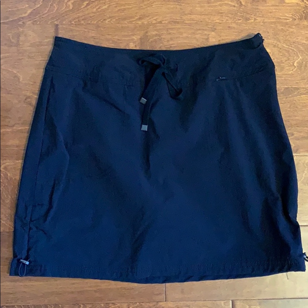 Te Verde Black Athletic Skirt